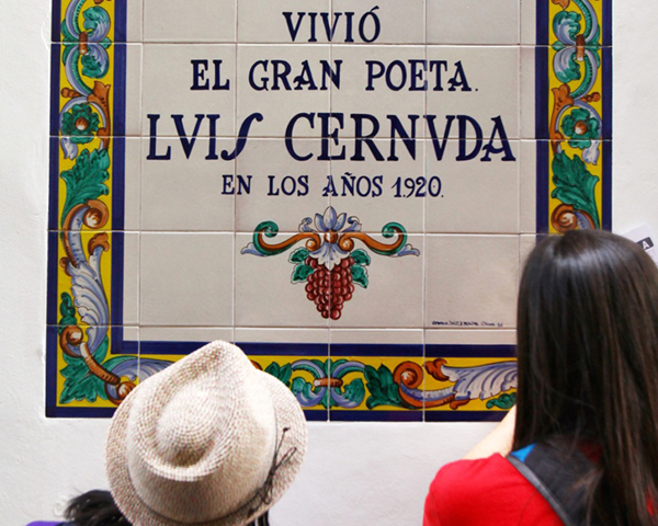 Students read a Spanish tile sign