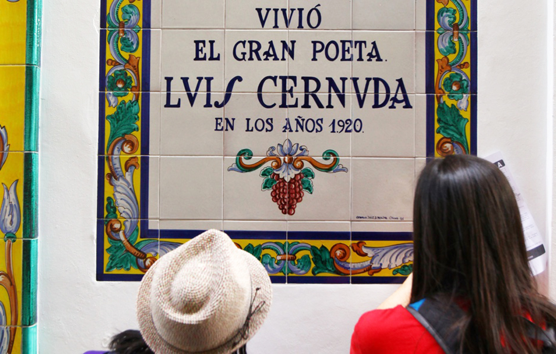 Students read a Spanish tile sign